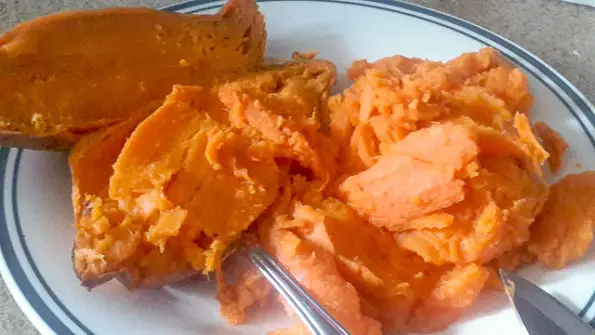 HOW TO COOK SWEET POTATO IN THE MICROWAVE OVEN - The Pretend Chef
