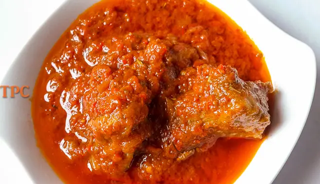 Flavoursome and easy Nigerian tomato stew with chicken
