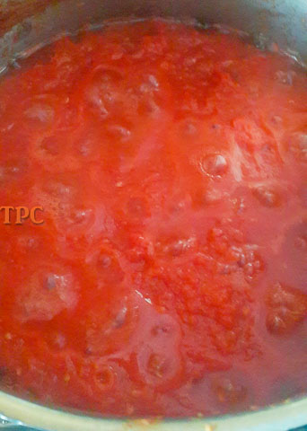 frying tomato for nigerian tomato stew base