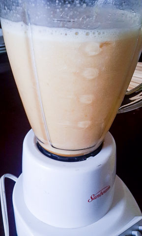 mango lassi in a blender