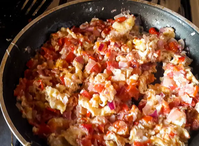 vegetables and egg frying, Nigerian egg stew