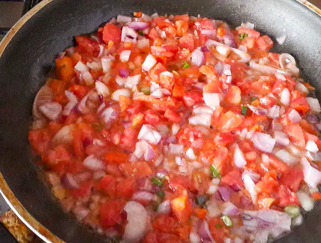 tomato frying for mackerel in tomato sauce