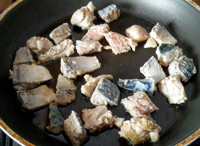 mackerel pan frying for mackerel in tomato sauce