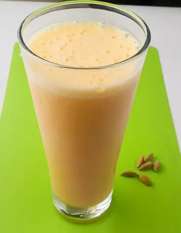 thick, smooth, creamy and insanely delicious mango lassi