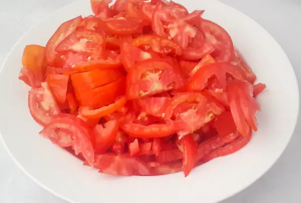 sliced tomatoes for Nigerian Coconut Rice