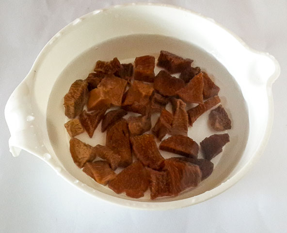 achicha, dry cocoyam soaking in water