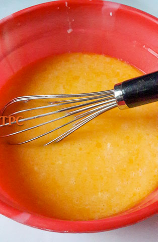 liquid ingredients for cinnamon muffin