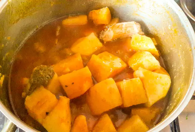 Yam porridge-Yam pottage in a pot