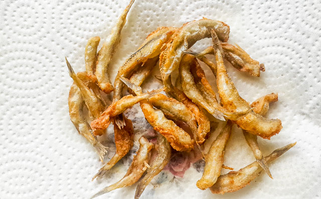 Crunchy, salty and spicy Nigerian crispy fried whitebait fish