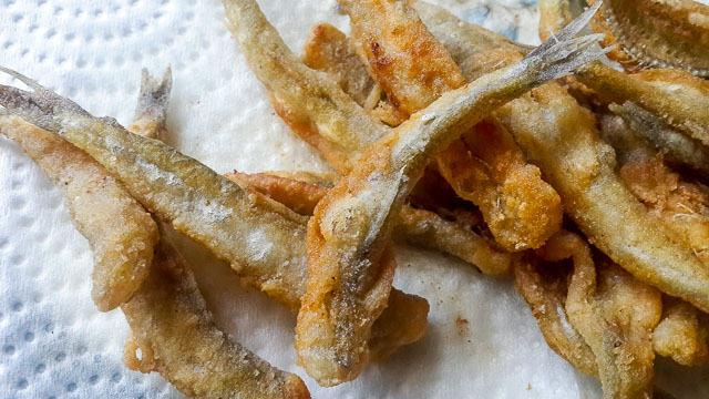 Crunchy, salty and spicy Nigerian crispy fried whitebait fish