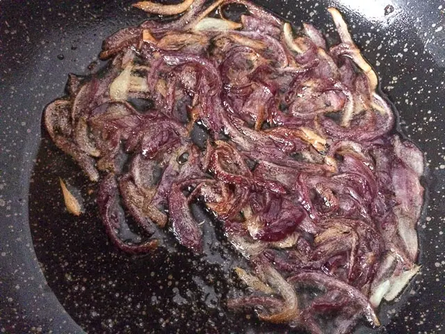 caramelised onions for Beef liver sauce