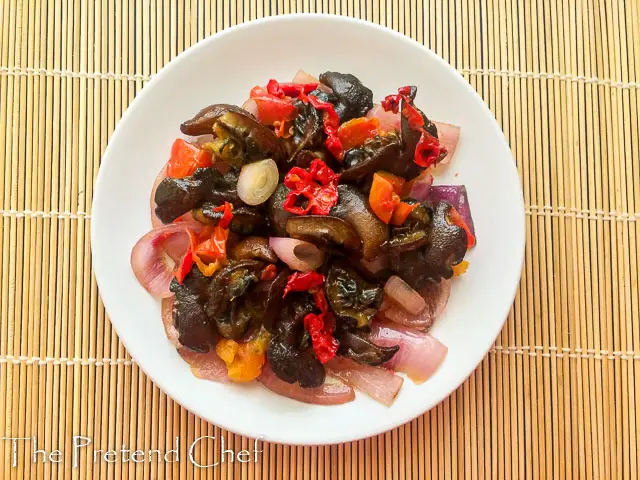 Nigerian peppered snail in a white plate