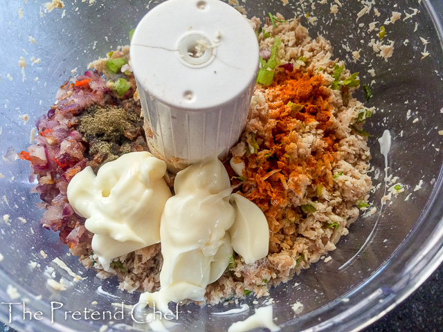 Coxinha, Brazilian chicken fritters filling in food processor