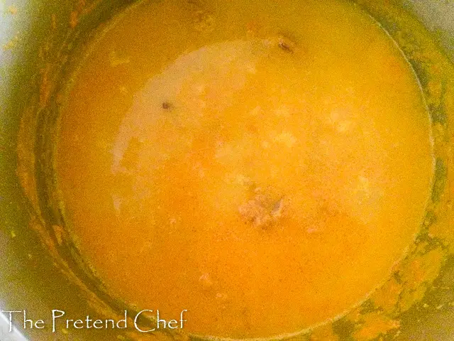 fried egusi soup boiling