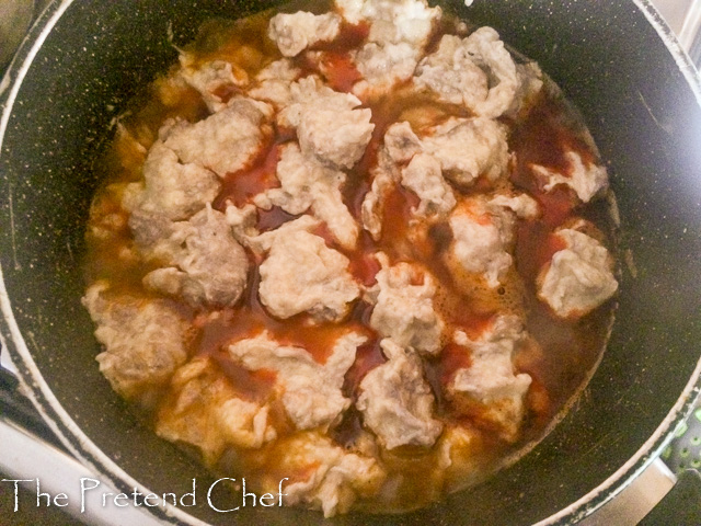 banana dumplings in Oto Mboro, Unripe plantain porridge in a pot