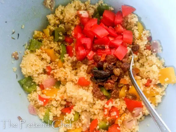 Couscous with bell peppers, tomatoes and raisins