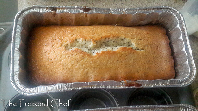 Moist, fluffy and citrusy lemon poppyseed cake