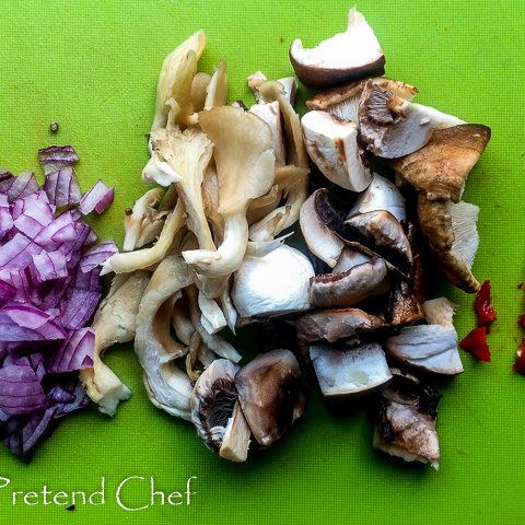 chopped ingredients for Mushroom Pepper soup