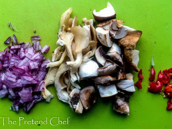 chopped ingredients for Mushroom Pepper soup