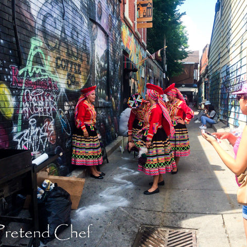 dancers, Pedestrian sunday in Kensington 201