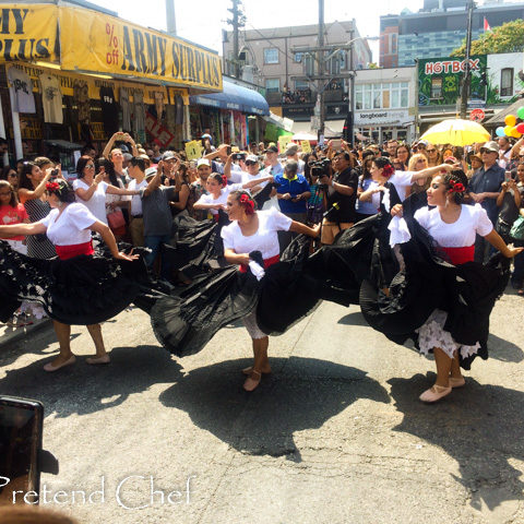 dancers, Pedestrian sunday in Kensington 201