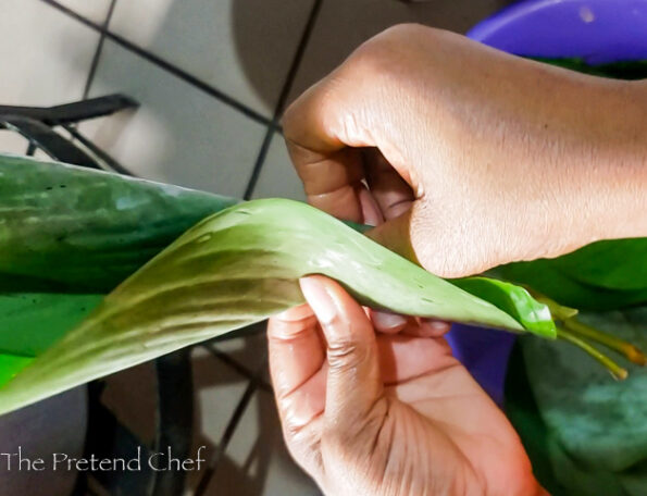 Folding leaves for steaming moi moi paste